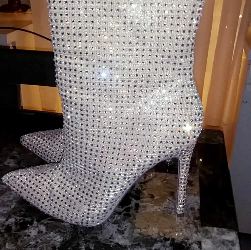 Queen of Attention!!! BLINGED Out size 9 - Picture 2 of 3